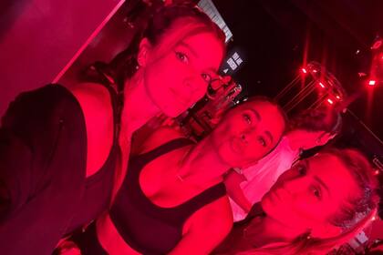 Gimena Accardi, Antonela Roccuzzo y Sofía Balbi compartieron una actividad deportiva que se realizó en simultáneo entre Miami y Buenos Aires (Foto: Instagram @gimeaccardi)