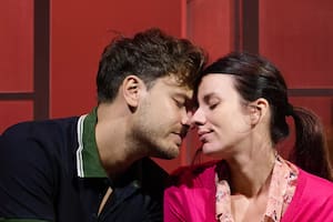 Gimena Accardi y Andrés Gil comparten escenario en la obra teatral "En otras palabras"