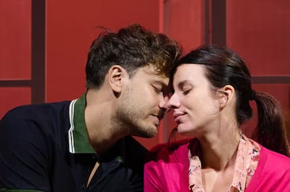 Gimena Accardi y Andrés Gil son los protagonistas de "En otras palabras".