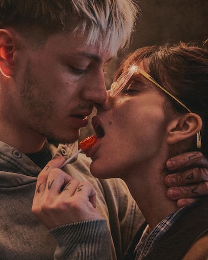 Gimena Accardi y Seven Kayne, los protagonistas de Tilf la serie vertical que estrenará Olga este año