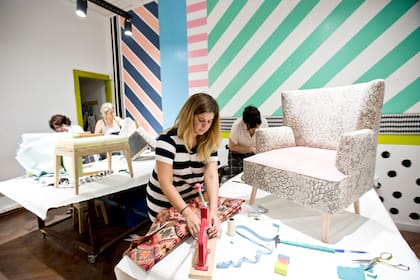 Gimena Palacios dejó el mundo de las finanzas por la tapicería