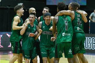 Gimnasia de Comodoro Rivadavia, el equipo de las 33 temporadas en la Liga, alzó su tercer trofeo