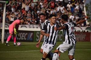 Gimnasia de Mendoza se hizo fuerte en el clásico ante Independiente Rivadavia y avanzó a semifinales del Reducido