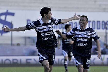 Gimnasia festejó en el Bosque ante Godoy Cruz