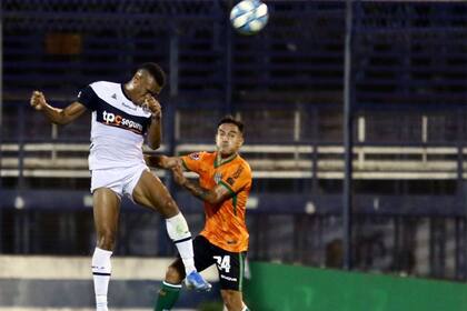 Gimnasia y Banfield empezaron un torneo con las tribunas vacías