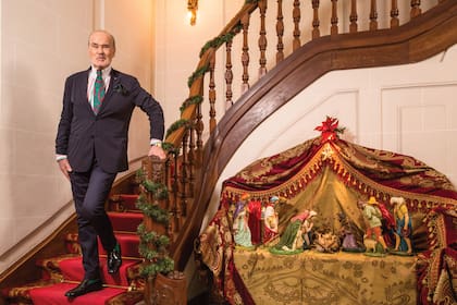 Cuando su papá vivía él era quien se encargaba de armar el pesebre en casa de Gino. “Eran más de cien piezas en miniatura que pertenecían a mi abuelo”, recuerda el diseñador.