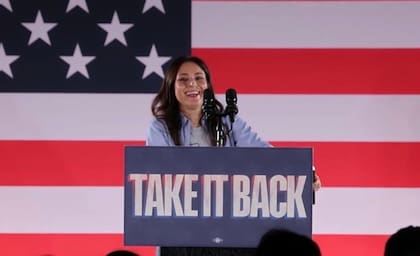 Gina Hinojosa se presenta como la máxima candidata demócrata para las elecciones a gobernador de Texas