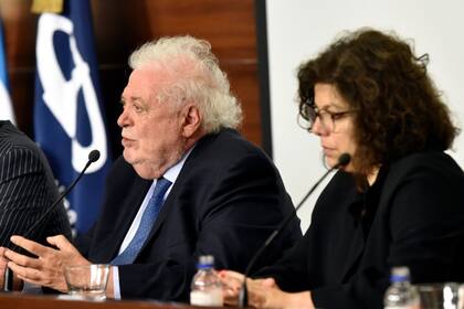 Ginés González García describió el esfuerzo que hizo el Gobierno para adecuar la red de salud y la incorporación de miles de camas de terapia intensiva