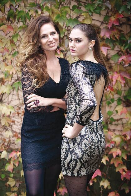 Ginette con su hija, Mía Flores Pirán