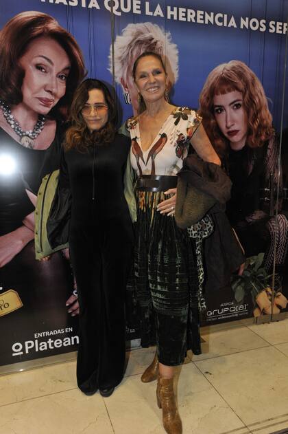 Ginette Reynal deslumbró con su elegancia: optó por un vestido estampado que combinó con un cinto y botas en color camel