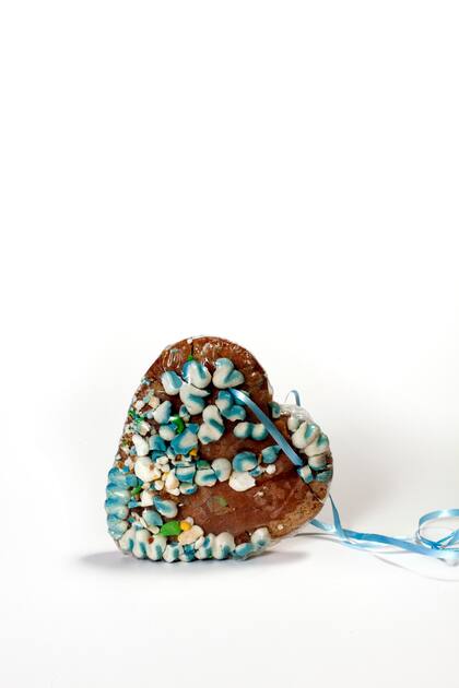 Gingerbread Cookie (Chicago). Se conocieron en el Oktoberfest. Ella, diplomática americana; él, financista de Liverpool. La relación siguió hasta que él le confesó que estaba casado, con dos hijos, y que quería recomponer su matrimonio. Le deseó buena vida y le mandó esta galletita de souvenir.