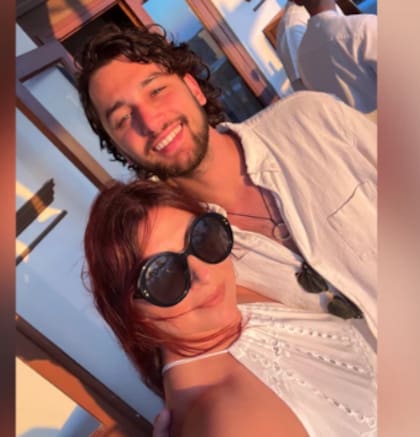 Gini y Christopher se mantienen en contacto regularmente, sin importar la distancia que los separa