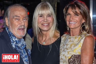 Carlos Sánchez cumplió 70 y lo celebró en el roof top del edificio Comega con su familia y sus amigos