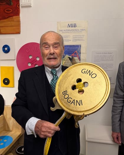 Gino Bogani, distinguido con el "Botón de Oro"