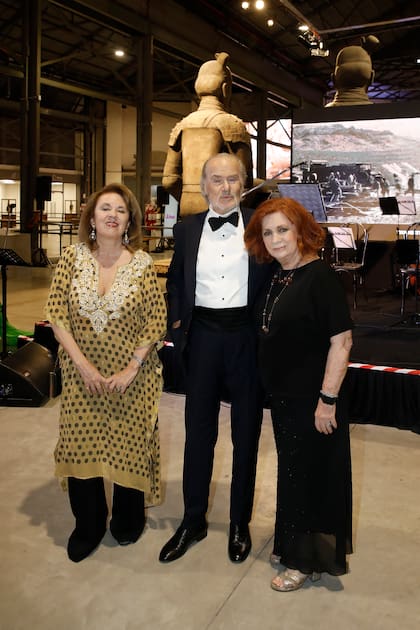 Gino Bogani y Carmen María Ramos de Balcarce fueron recibidos por la presidenta de ALPI.
