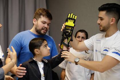 Gino Tubaro ha realizado múltiples prótesis impresas en 3D en la Argentina