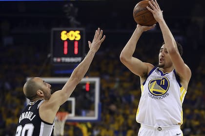 Klay Thompson ante Manu Ginóbili, en un duelo Spurs vs. Warriors