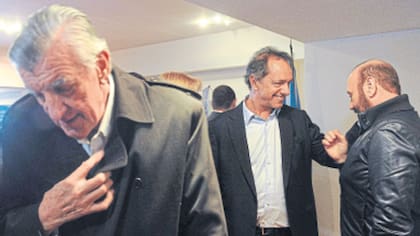 Gioja, Scioli e Insfrán, ayer, en la sede de la calle Matheu