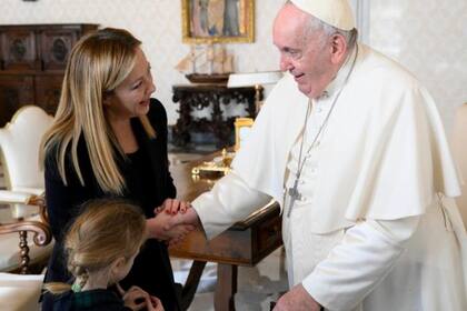 Giorgia Meloni con el Papa en el Vaticano (Archivo)