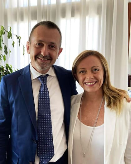 Giorgia Meloni y Andrea Delmastro