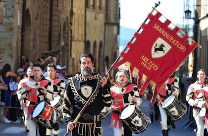 Giostra del Saracino en Arezzo, un juego medieval de caballería.