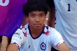 Misterio por la muerte de un jugador de vóley de 17 años: fue hallado sin vida en un parque