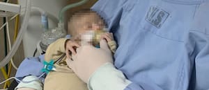 La decisión de los padres del bebé que recibió fentanilo contaminado y lucha por su vida