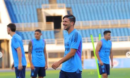 Giovanni Simeone, en un entrenamiento en China, con la selección argentina