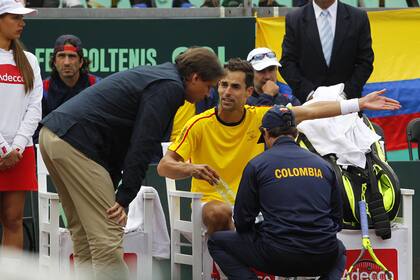 Giraldo se queja del mal estado del court que presentó Chile