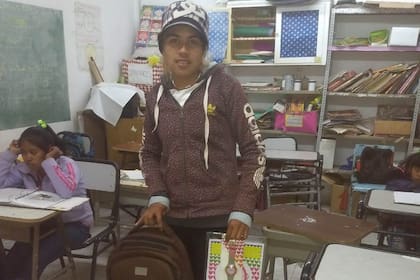 Gisela – más alta y con el pelo todo desteñido de rubio - está cursando el último grado de la primaria