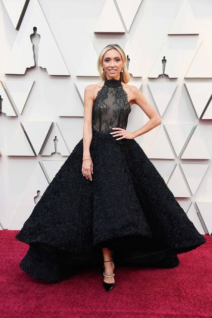 Giuliana Rancic, anfitriona de la red carpet para E!, lució un diseño de Kelly NG y zapatos Jimmy Choo