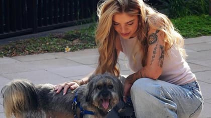 Giuliana se dedica a resolver todo aquello de lo que su jefe no quiere ocuparse.