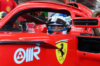 Giuliano Alesi, el primer piloto en tomar contacto con la pista en la semana de ensayos de Ferrari en Fiorano; el francés, de 22 años, no tiene espacio en la Ferrari Driver Academy y sin presupuesto para correr en la F.2 probará suerte en Japón