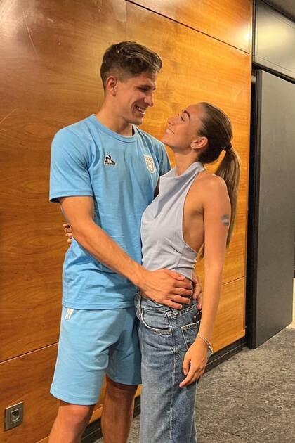 Giuliano, que actualmente juega en el Atlético de Madrid, junto a su novia Irene, que es modelo e influencer.