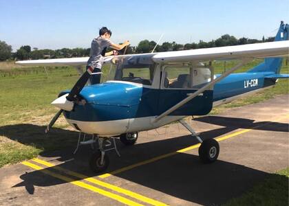 Giuliano siempre fue un apasionado de los aviones, aunque llevaba la música en su alma.