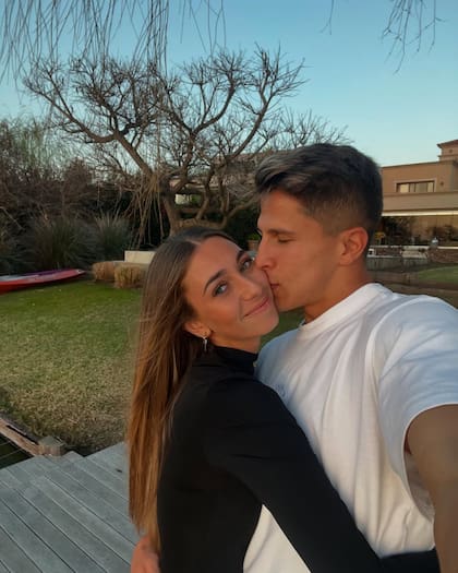 Giuliano Simeone e Irene Ariza, una pareja consolidada y muy enamorada que celebra los triunfos y se acompaña en los momentos más duros (Foto: Instagram)