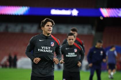 Giuliano Simeone luce indumentaria de Atlético de Madrid que es uno de los equipos que mantiene el acuerdo con Ruanda (Photo by HENRY NICHOLLS / AFP)