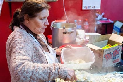Gladys Argañaraz era una líder comunitaria que a principios de los 90 fundó el comedor Comunidad Organizada en el Barrio 31 de Retiro; hace un mes falleció por coronavirus y sus hijos e hijas continúan con su legado