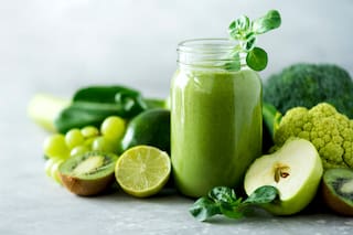 Estos son los múltiples beneficios de tomar jugo verde en el desayuno