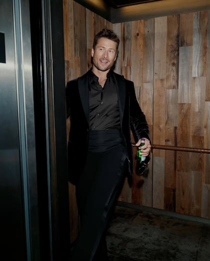 Glen Powell es conocido por participar en películas como Top Gun: Maverick, Set It Up, y Twisters, entre otras