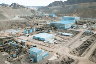 Dos gigantes mineras con fuerte presencia en el país iniciaron conversaciones para fusionarse