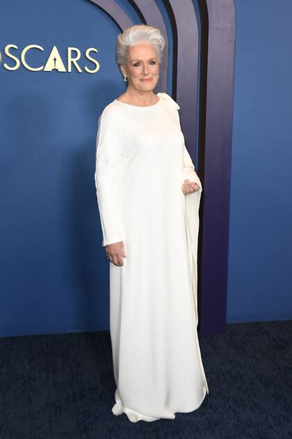 Glenn Close es un ícono del cine. Incluso, la actriz fue nominada en ocho oportunidades en los premios de la Academia de cine de Hollywood. Este año, la actriz optó por un diseño blanco de Dior