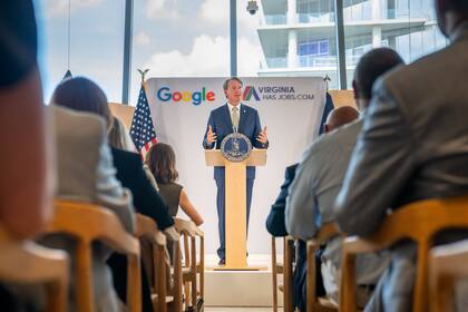 Glenn Youngkin durante el anunció ante la prensa Foto: "X" @GovernorVA