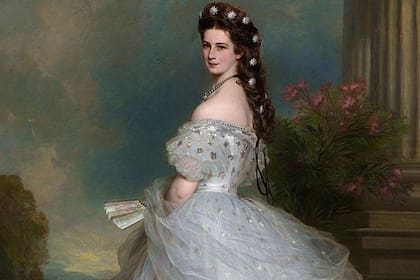 Globalmente conocida como Sisi o Sissi, era la princesa más bella de Europa y muy querida por sus obras de caridad. Su muerte fue muy llorada