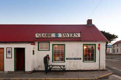 Globe Tavern, cerrado recientemente, fue uno de los pubs más concurridos de Puerto Argentino, abierto a partir de la tarde.