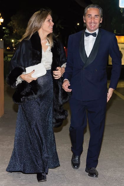 Gloria Confalonieri y su marido, Dicky Smith Estrada, llegan a la gala a pura sonrisa.