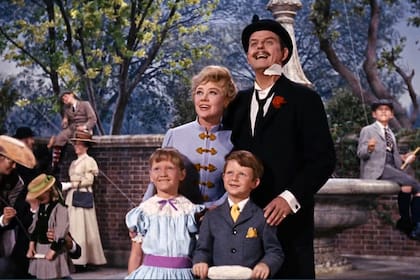 Glynis Johns en una escena de Mary Poppins