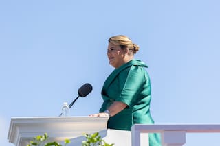 Gobernadora de Puerto Rico promete aliviar escasez de luz y agua