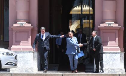 Gobernadores saliendo de Casa Rosada.