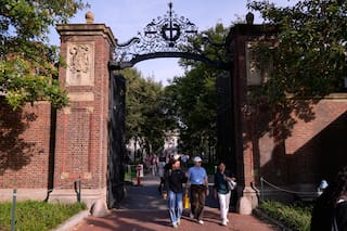 Gobierno de Trump apelará orden que revierte recortes de fondos federales a Harvard